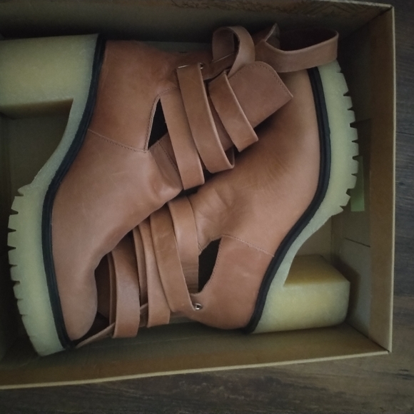 Free People Shoes - Free People Jesse Cutout Boot Size 40
